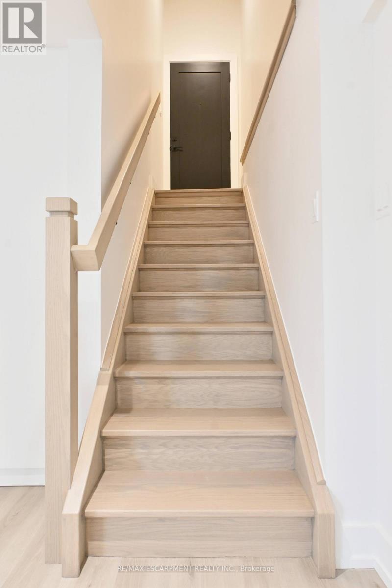 Lower - 664 Hiawatha Boulevard, Hamilton, Ontario  L9G 3A5 - Photo 2 - X12634958