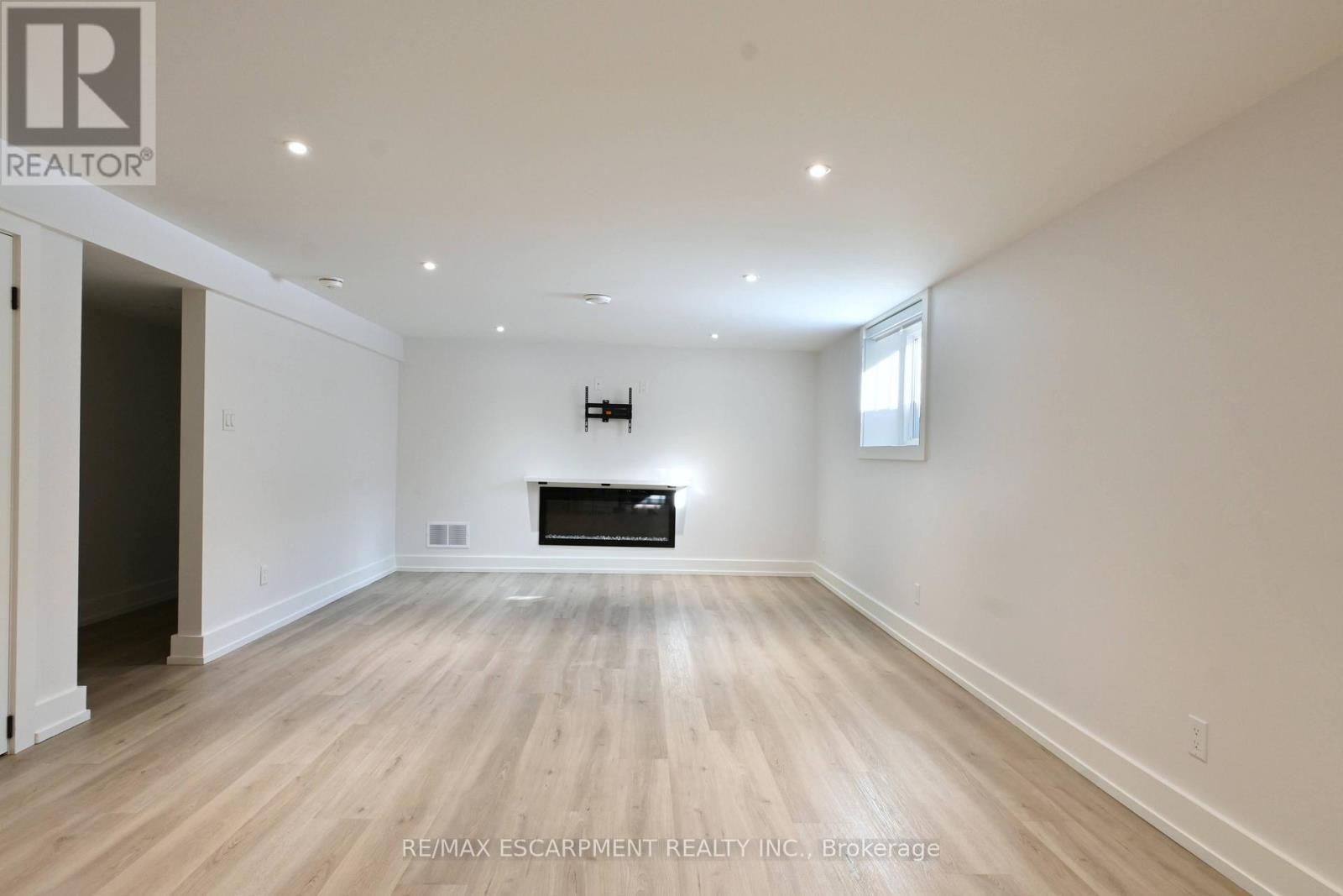 Lower - 664 Hiawatha Boulevard, Hamilton, Ontario  L9G 3A5 - Photo 5 - X12634958