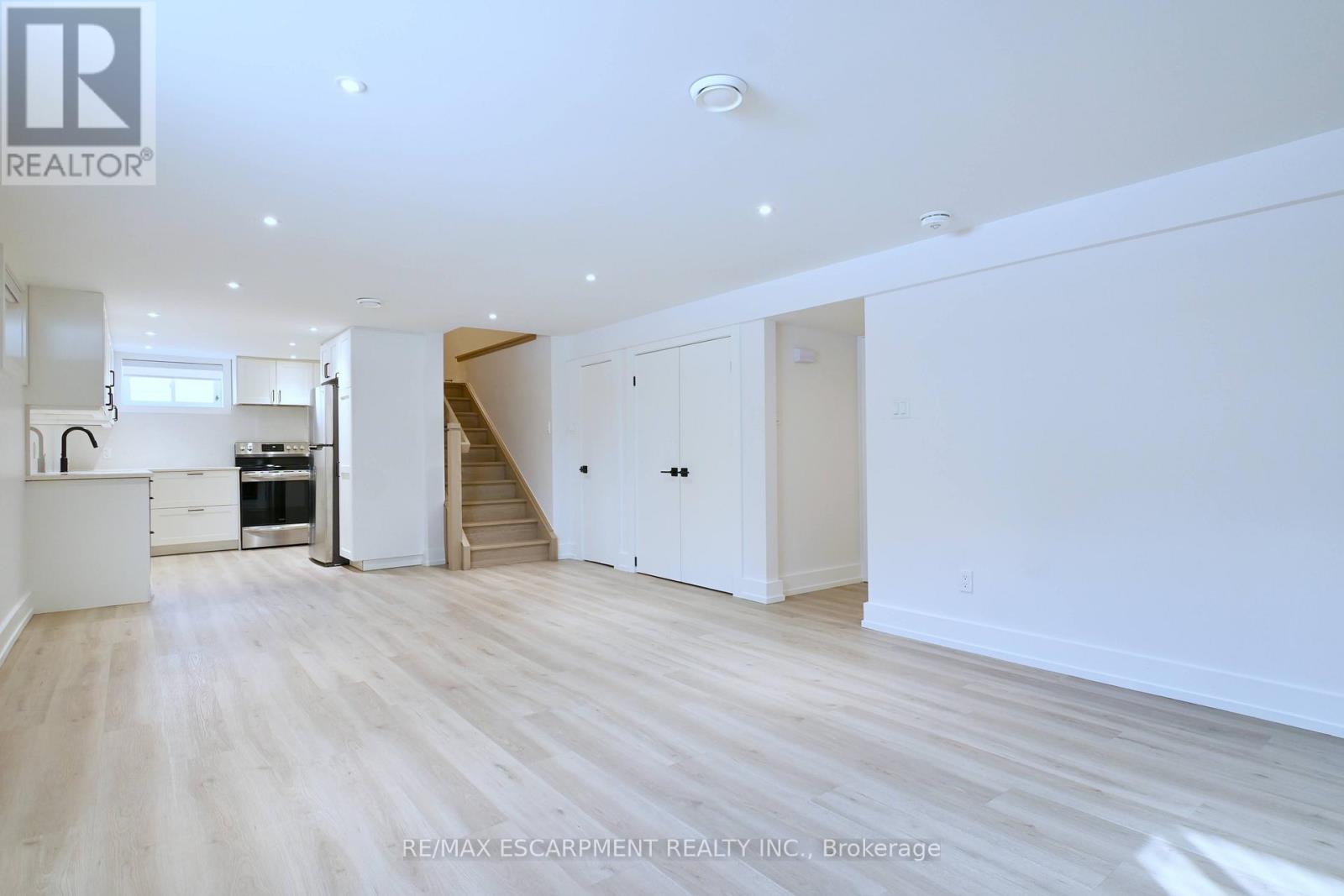 Lower - 664 Hiawatha Boulevard, Hamilton, Ontario  L9G 3A5 - Photo 8 - X12634958