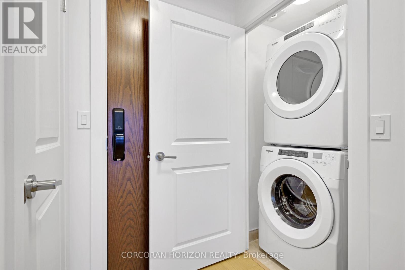 1909 - 3240 William Coltson Avenue, Oakville, Ontario  L6H 8C8 - Photo 4 - W12718846