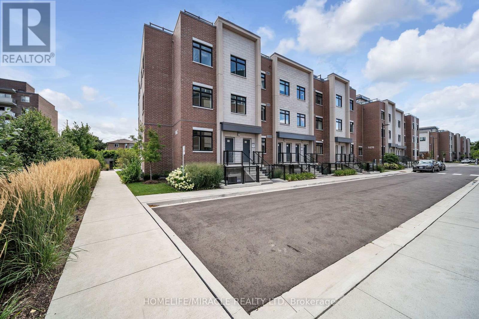 230 - 1062 Douglas Mccurdy Common N, Mississauga, Ontario  L5G 4B1 - Photo 4 - W12718854