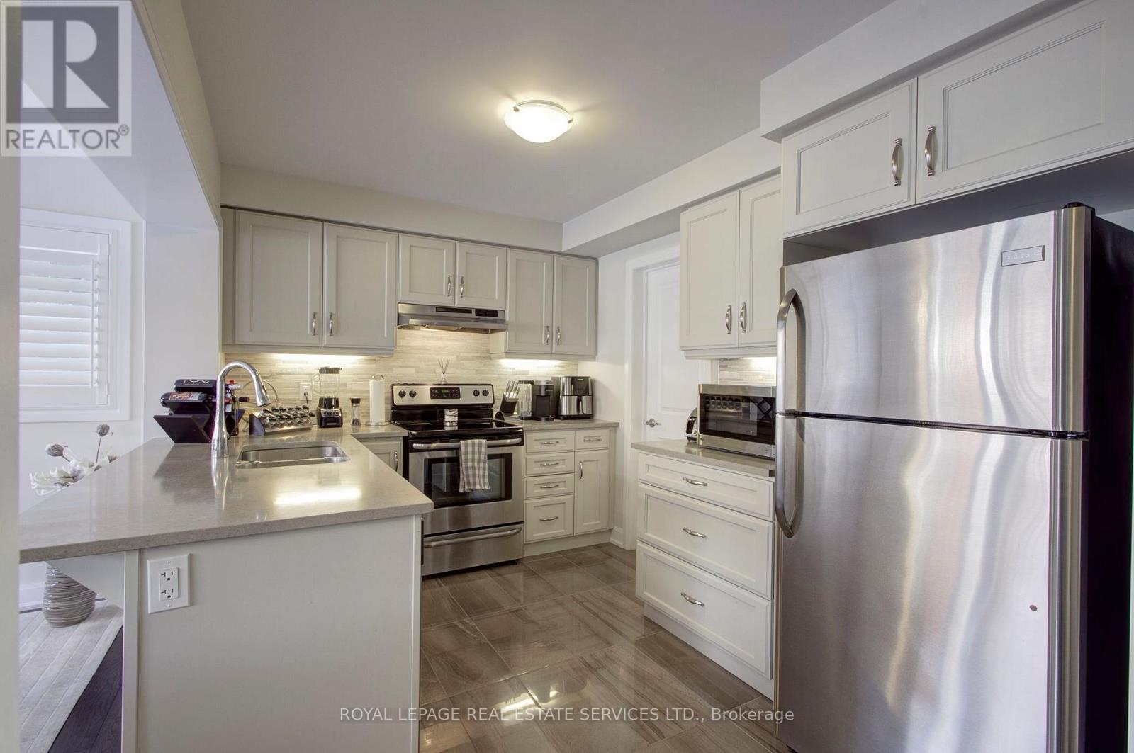 7 - 3045 George Savage Avenue, Oakville, Ontario  L6M 0Y8 - Photo 9 - W12718922