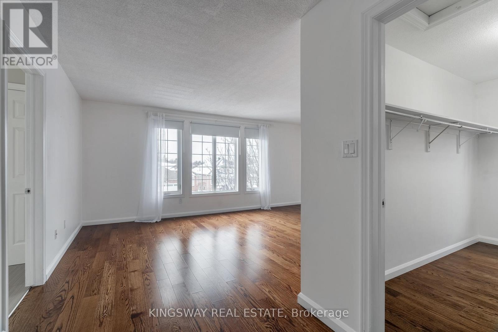 1329 Sweetbirch Crescent, Mississauga, Ontario  L5C 3R4 - Photo 11 - W12718936