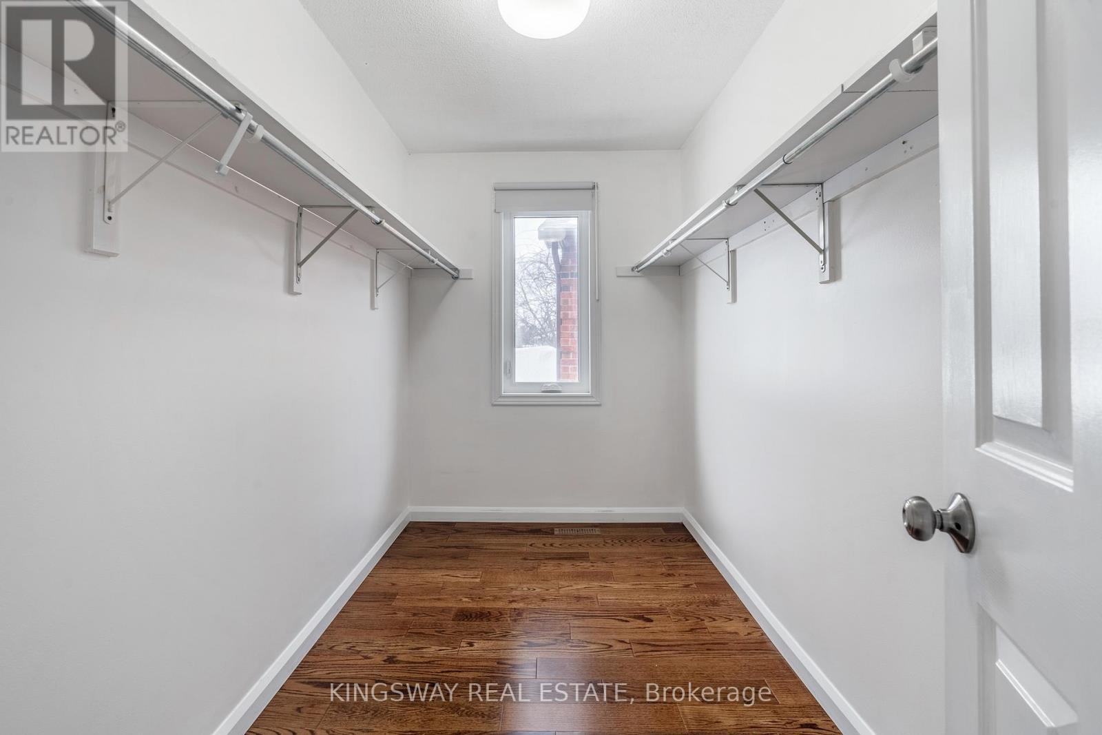 1329 Sweetbirch Crescent, Mississauga, Ontario  L5C 3R4 - Photo 12 - W12718936