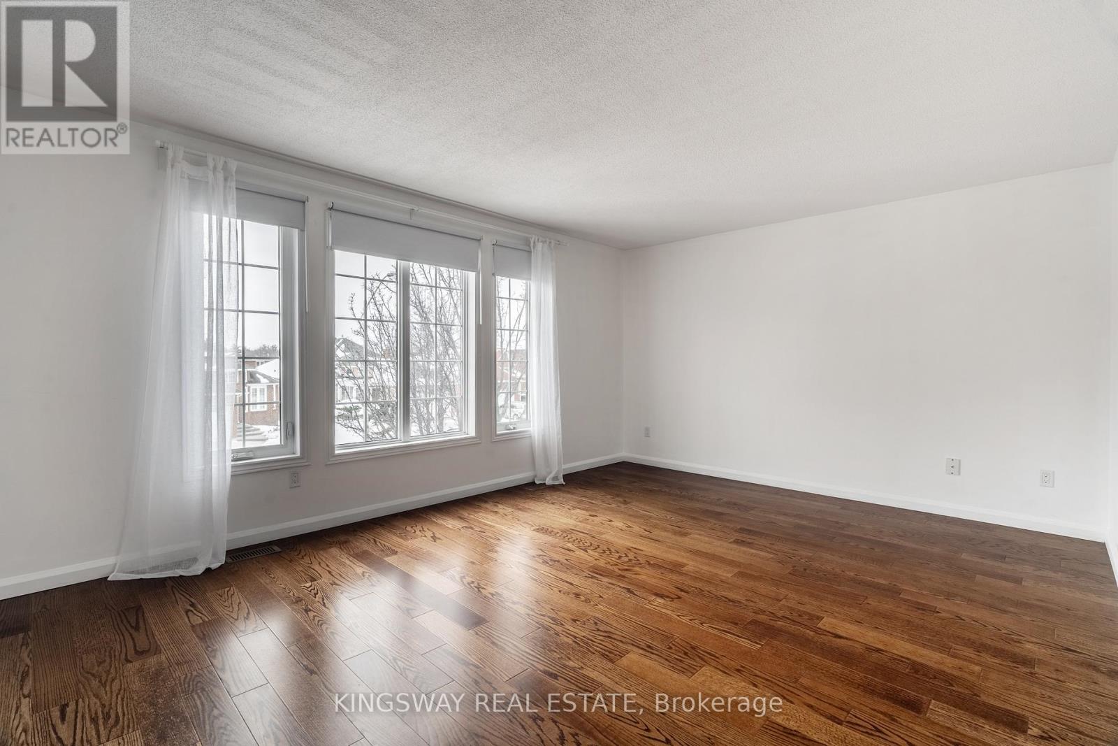 1329 Sweetbirch Crescent, Mississauga, Ontario  L5C 3R4 - Photo 13 - W12718936