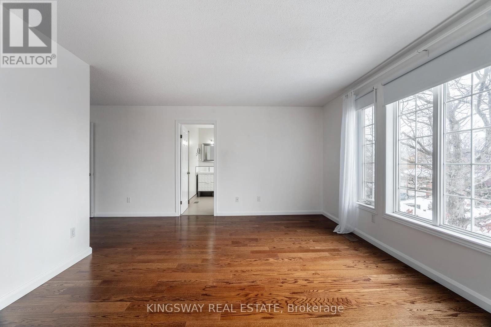 1329 Sweetbirch Crescent, Mississauga, Ontario  L5C 3R4 - Photo 14 - W12718936