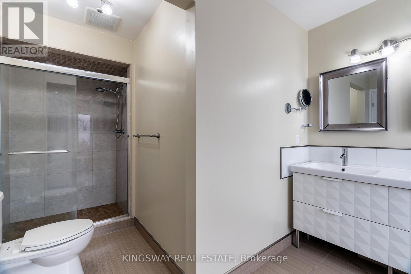 1329 Sweetbirch Crescent, Mississauga, Ontario  L5C 3R4 - Photo 18 - W12718936