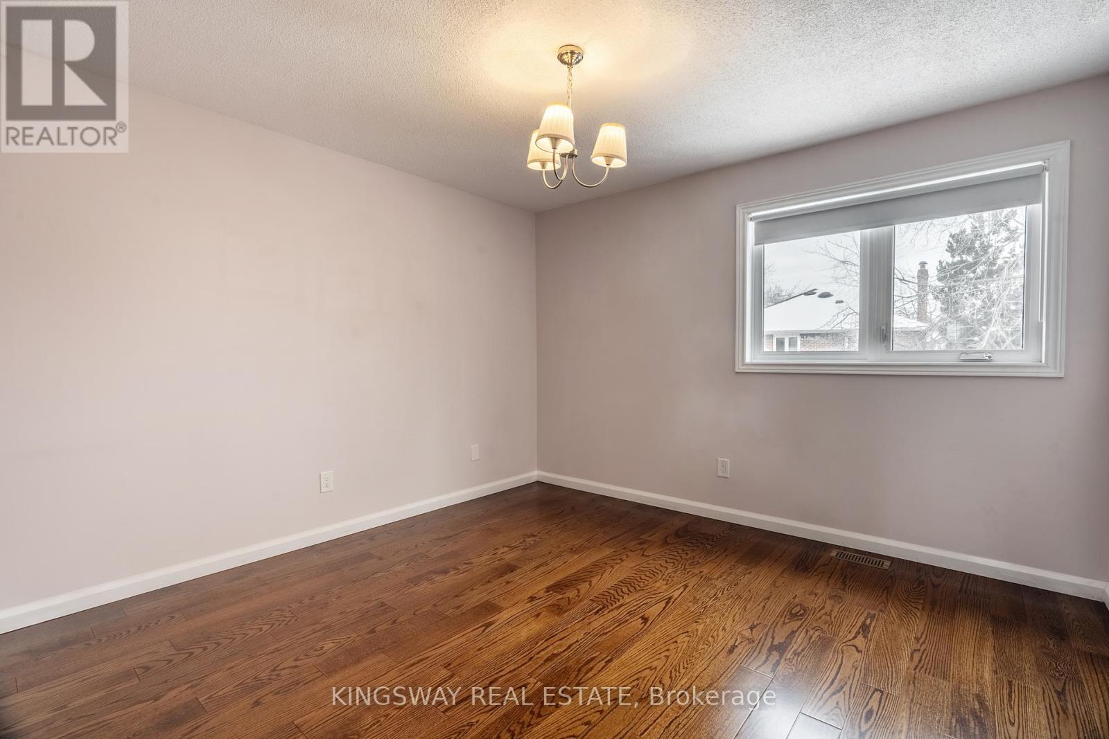 1329 Sweetbirch Crescent, Mississauga, Ontario  L5C 3R4 - Photo 22 - W12718936