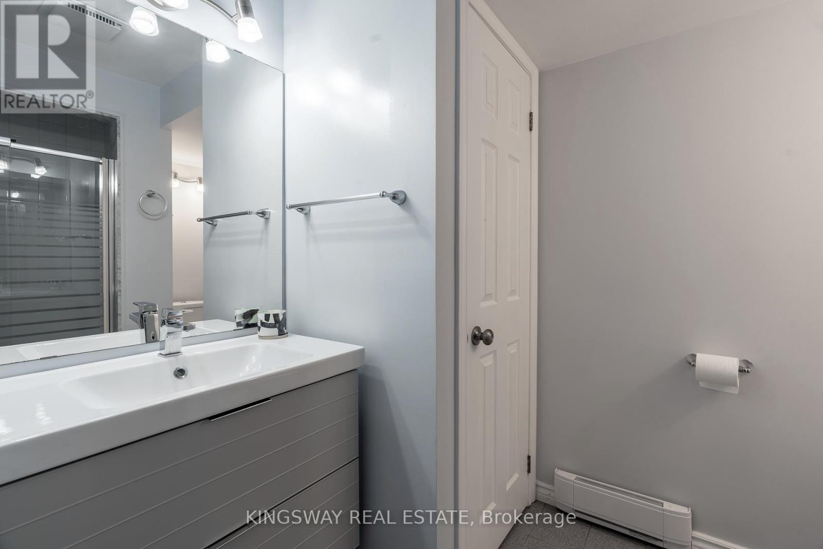 1329 Sweetbirch Crescent, Mississauga, Ontario  L5C 3R4 - Photo 32 - W12718936