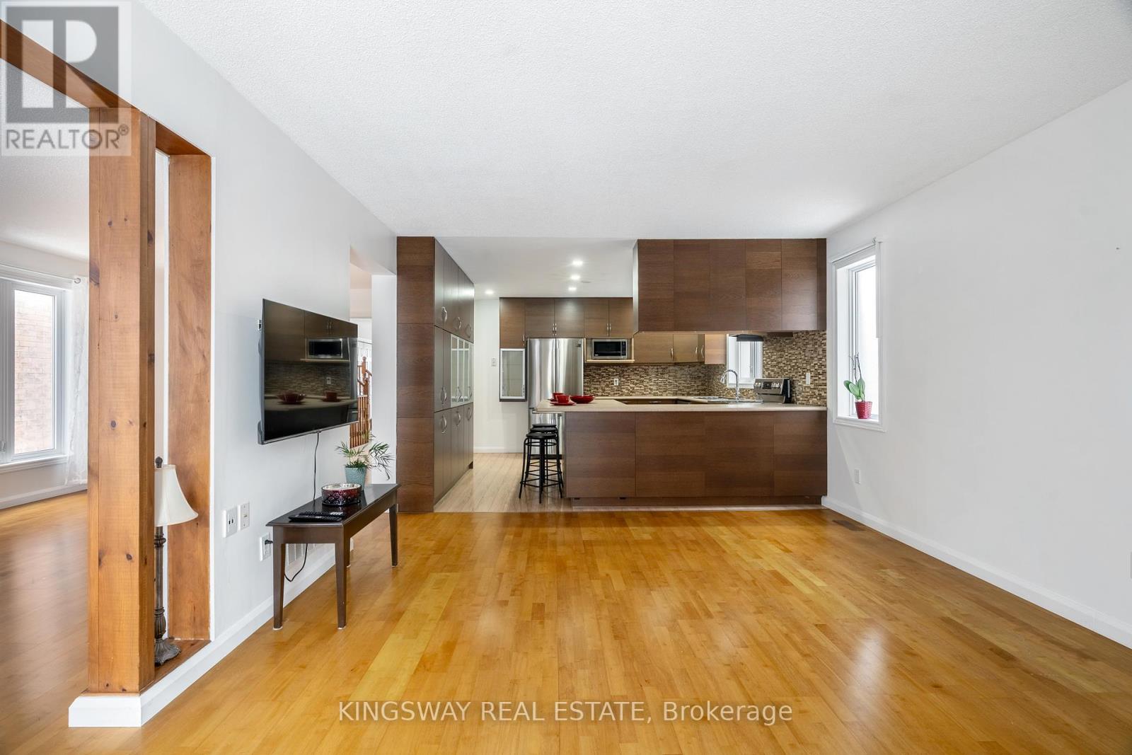 1329 Sweetbirch Crescent, Mississauga, Ontario  L5C 3R4 - Photo 5 - W12718936