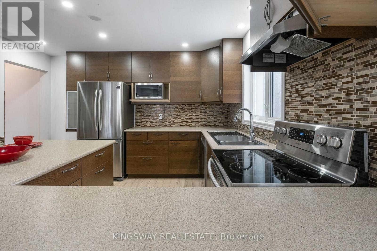 1329 Sweetbirch Crescent, Mississauga, Ontario  L5C 3R4 - Photo 7 - W12718936