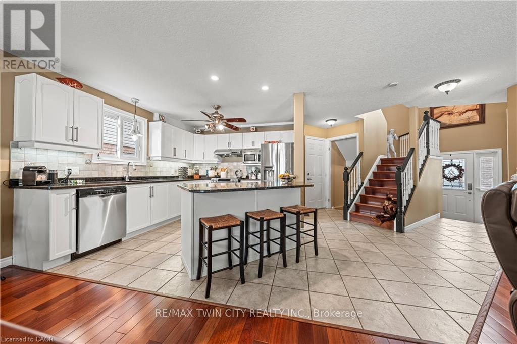 44 Dineen Court, Kitchener, Ontario  N2B 3X3 - Photo 10 - X12718882