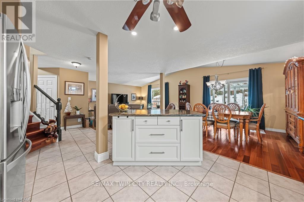 44 Dineen Court, Kitchener, Ontario  N2B 3X3 - Photo 13 - X12718882