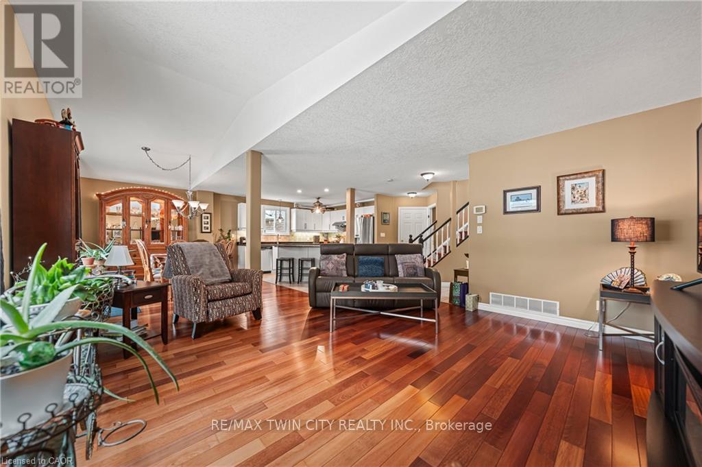 44 Dineen Court, Kitchener, Ontario  N2B 3X3 - Photo 17 - X12718882