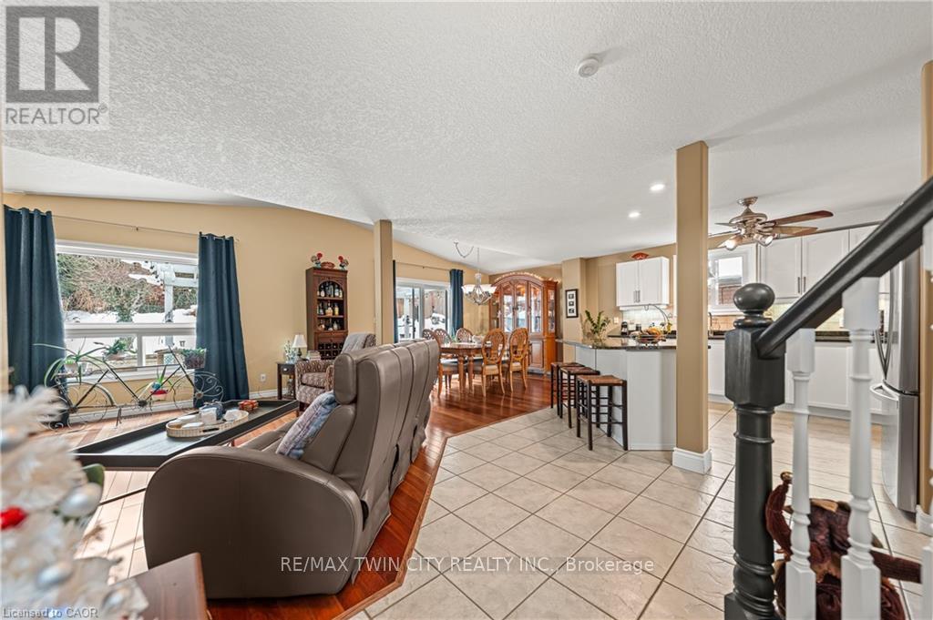 44 Dineen Court, Kitchener, Ontario  N2B 3X3 - Photo 7 - X12718882