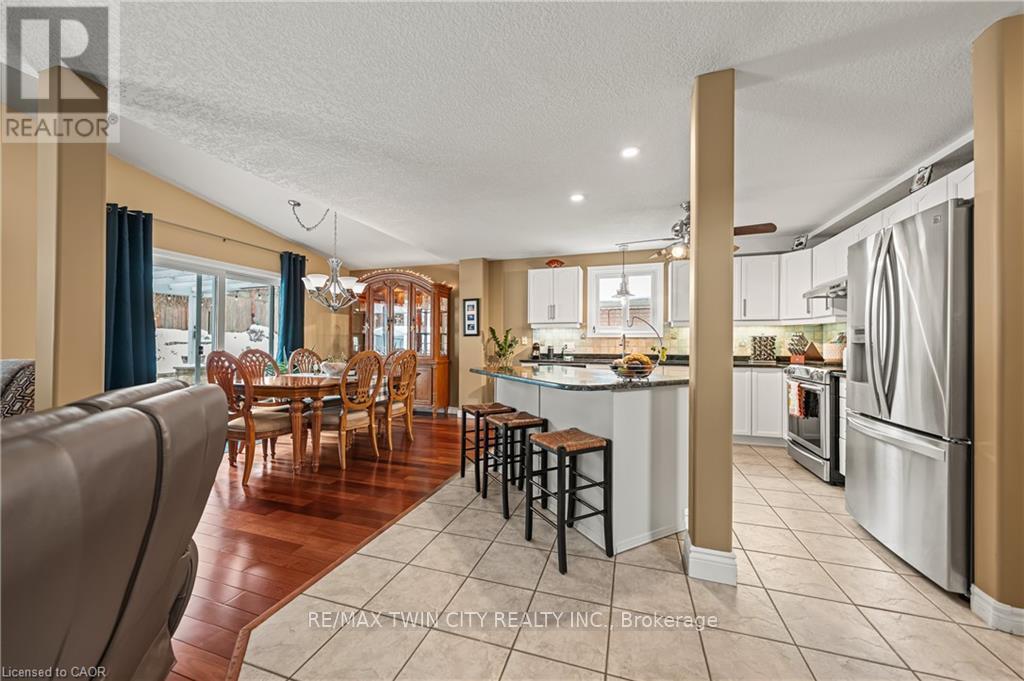 44 Dineen Court, Kitchener, Ontario  N2B 3X3 - Photo 8 - X12718882