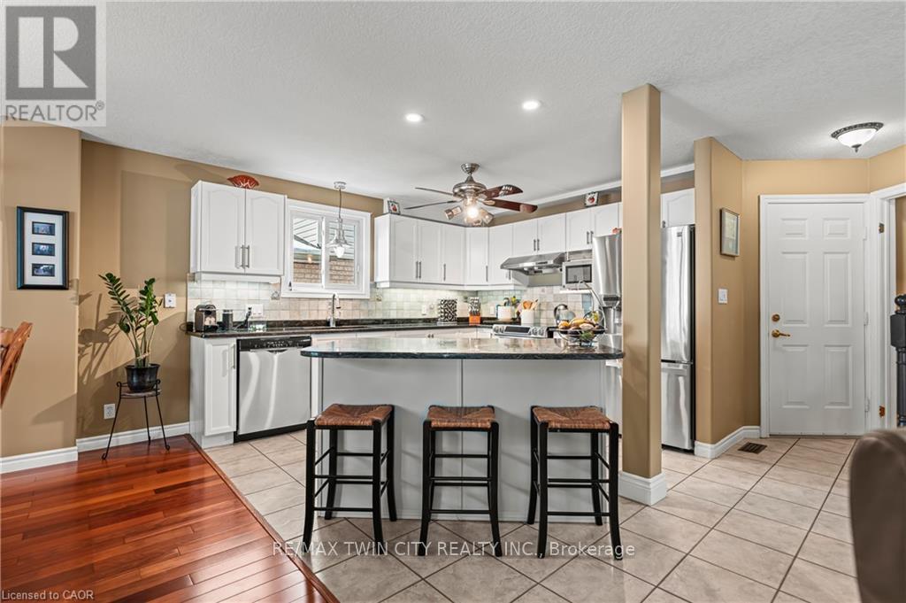 44 Dineen Court, Kitchener, Ontario  N2B 3X3 - Photo 9 - X12718882