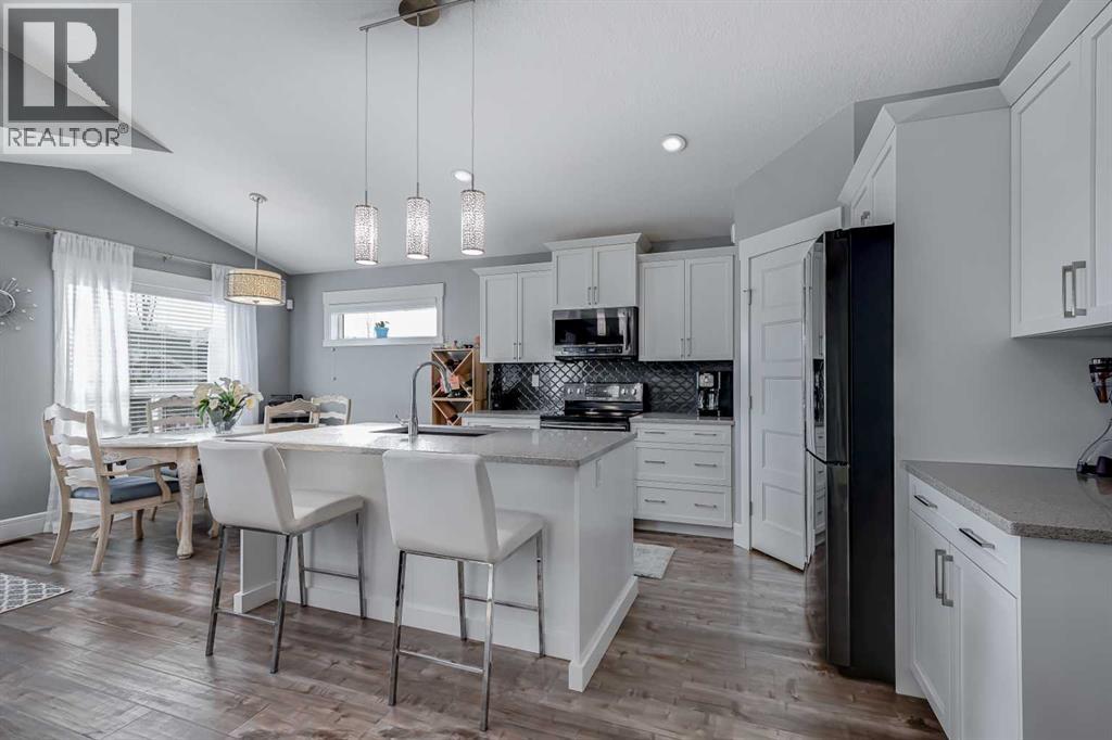 27 Henderson Crescent Nw, Penhold, Alberta  T0M 1R0 - Photo 5 - A2280475