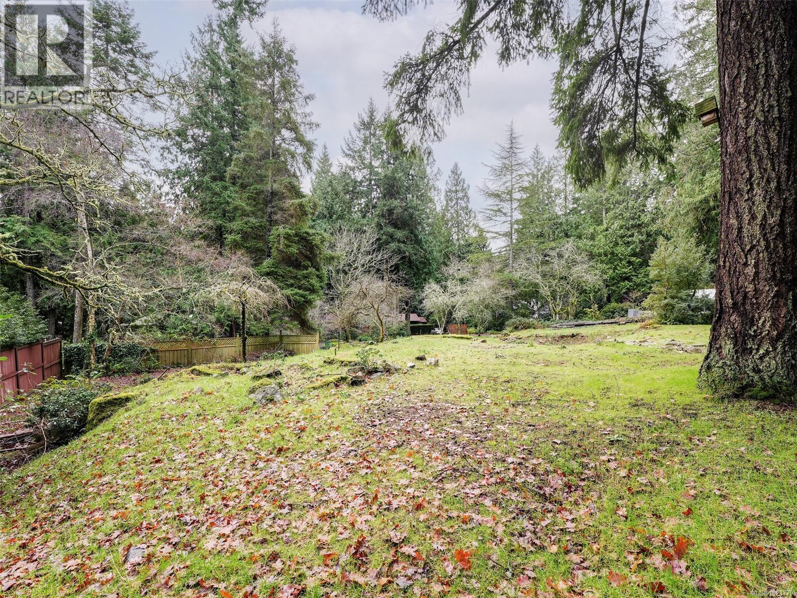 1005 Spiritwood Pl, Saanich, British Columbia  V8Y 1C5 - Photo 10 - 1023779