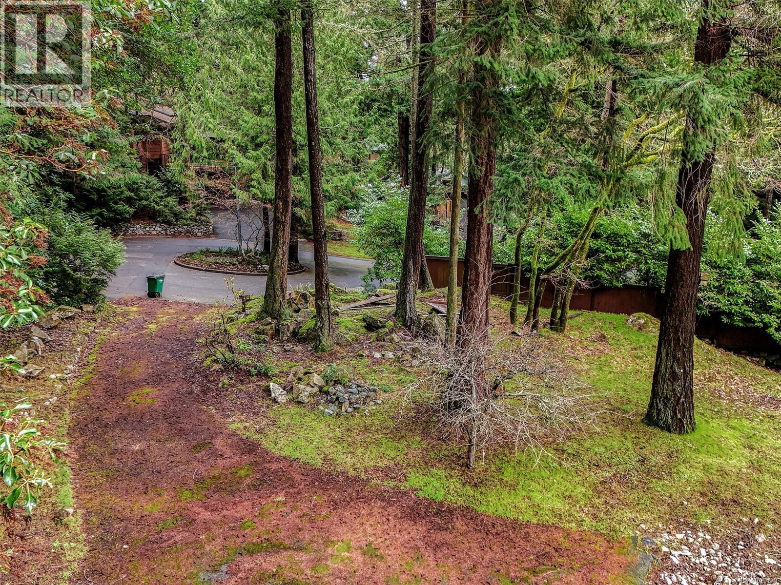 1005 Spiritwood Pl, Saanich, British Columbia  V8Y 1C5 - Photo 18 - 1023779