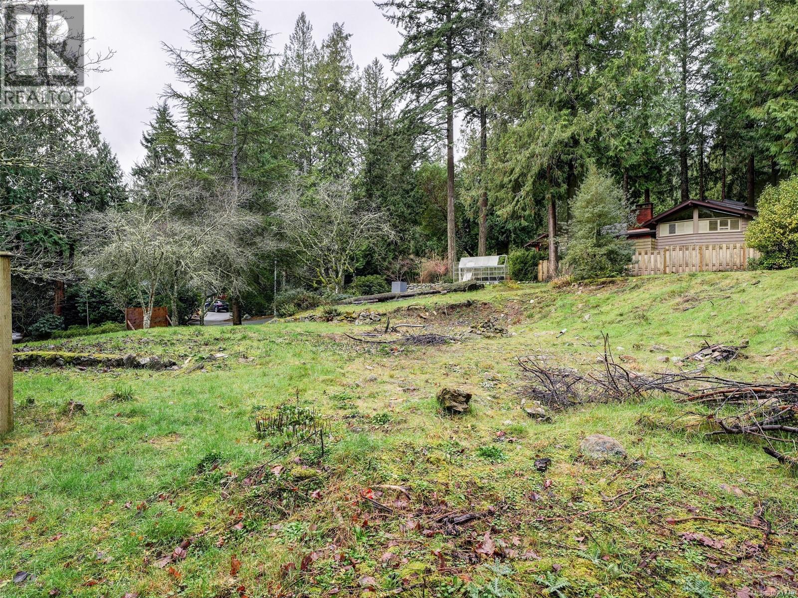 1005 Spiritwood Pl, Saanich, British Columbia  V8Y 1C5 - Photo 6 - 1023779