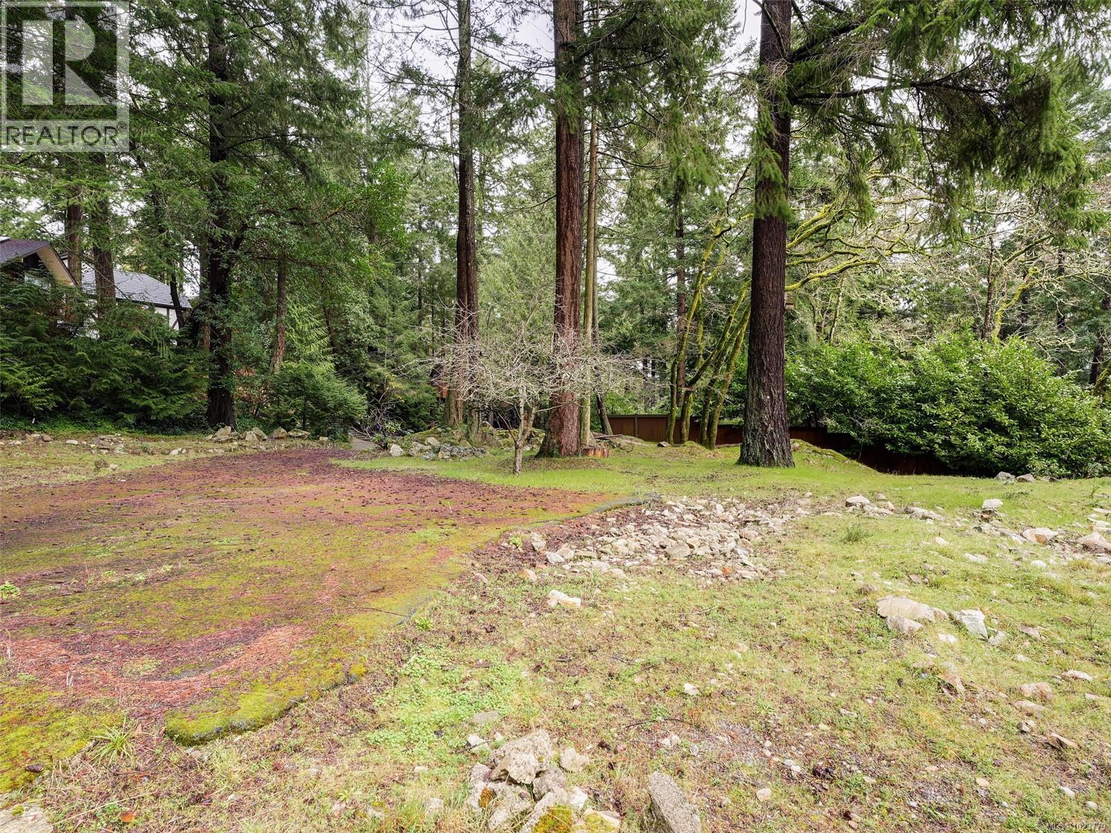 1005 Spiritwood Pl, Saanich, British Columbia  V8Y 1C5 - Photo 7 - 1023779