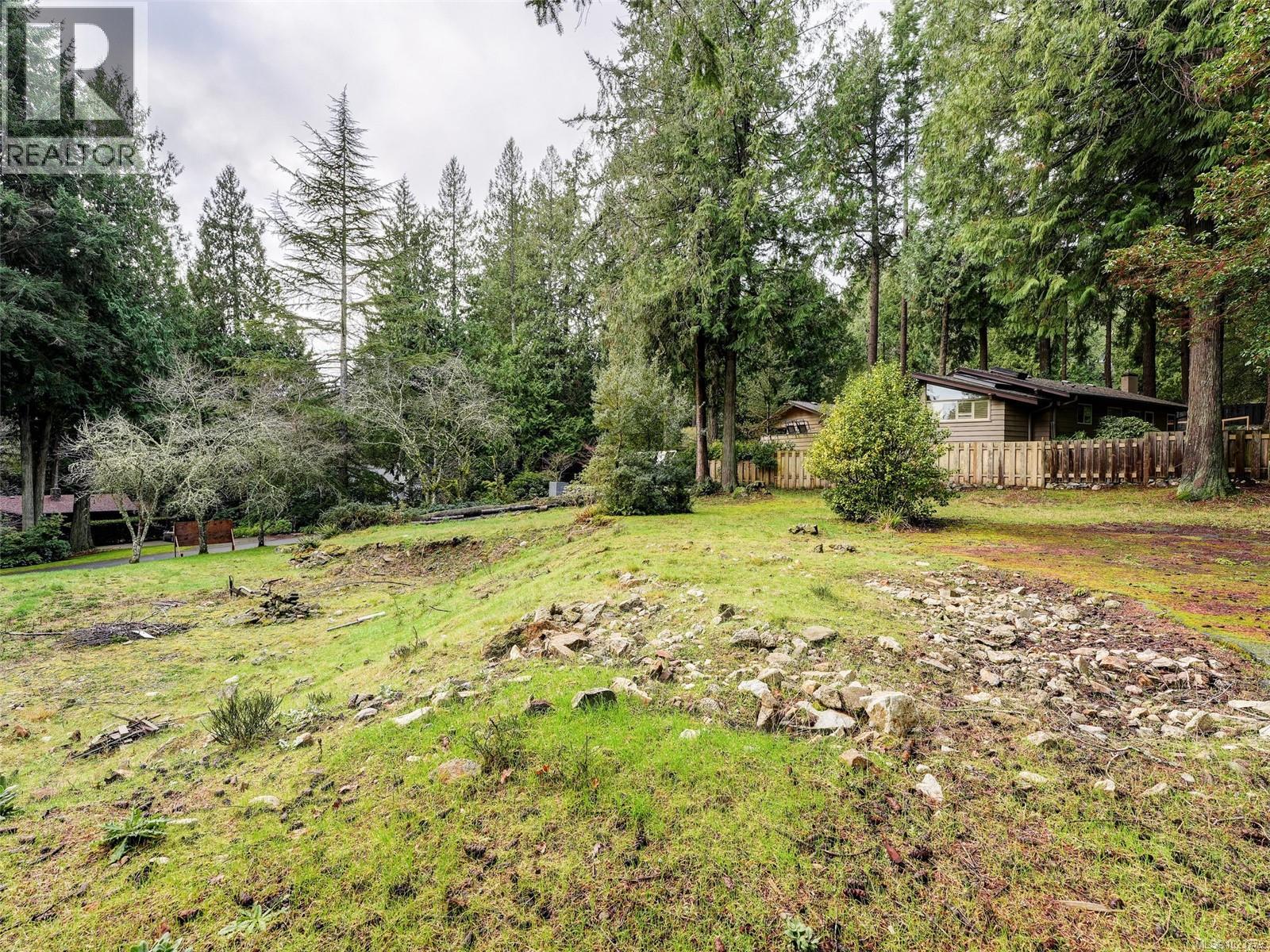 1005 Spiritwood Pl, Saanich, British Columbia  V8Y 1C5 - Photo 8 - 1023779