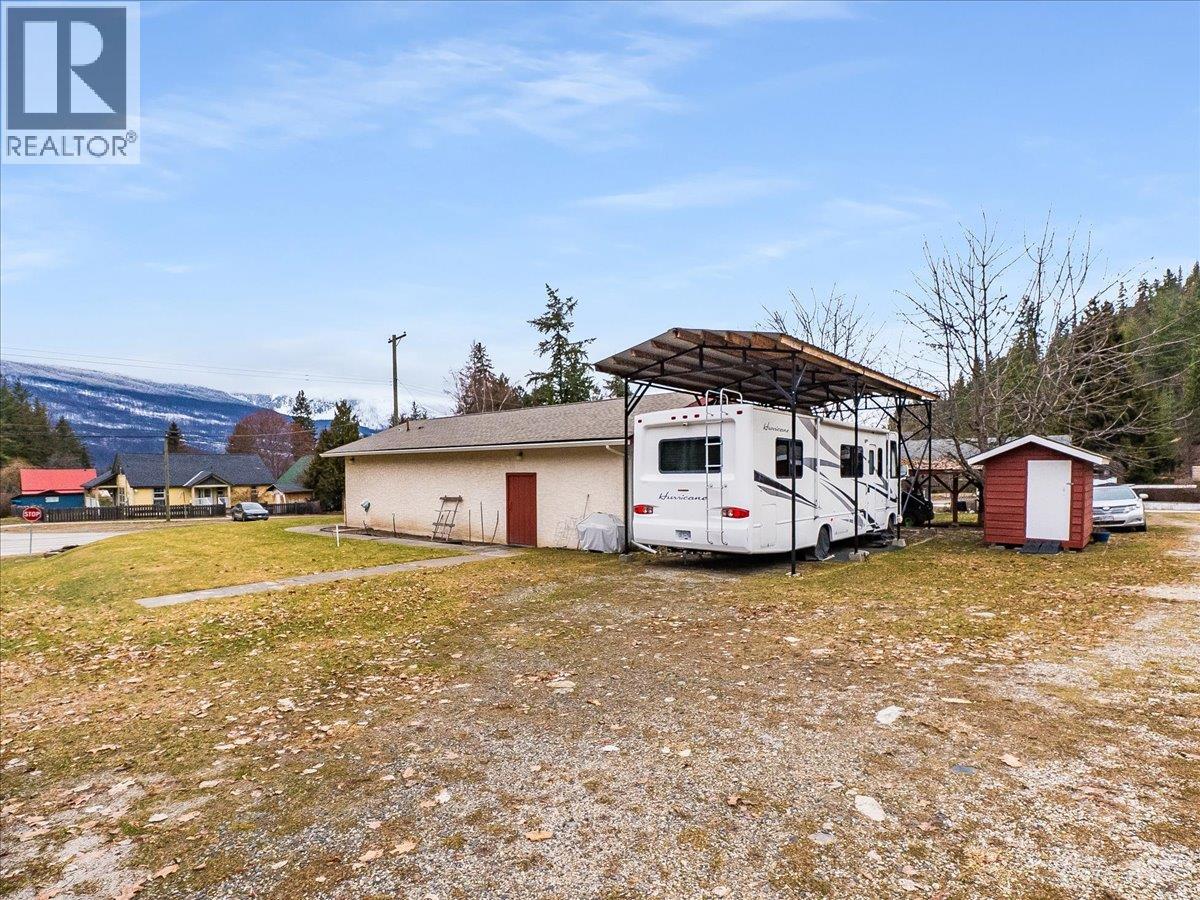 704 Lake Avenue, Silverton, British Columbia  V0G 1S0 - Photo 3 - 10373334