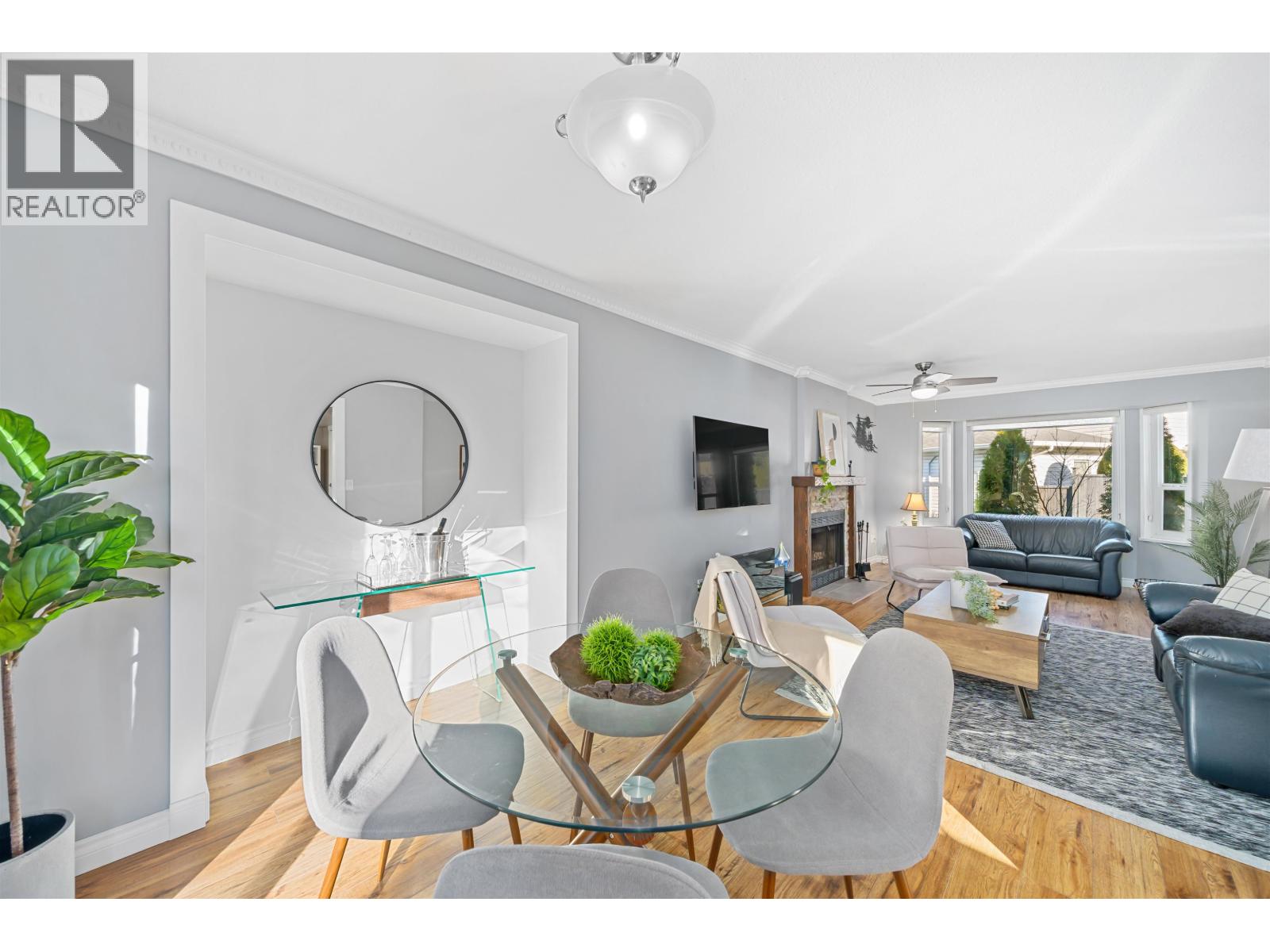 124 11255 HARRISON STREET, Maple Ridge, British Columbia