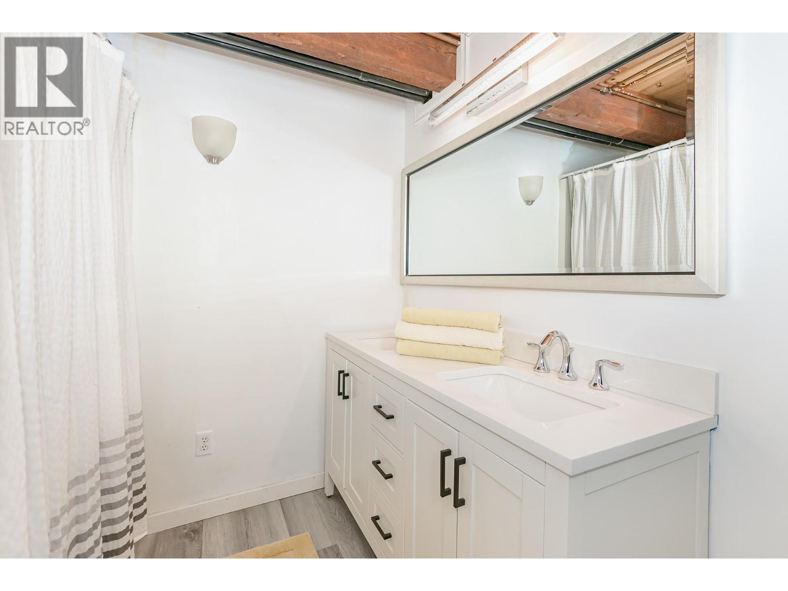 8323 Trans Canada Highway, Revelstoke, British Columbia  V0E 2S0 - Photo 31 - 10372765