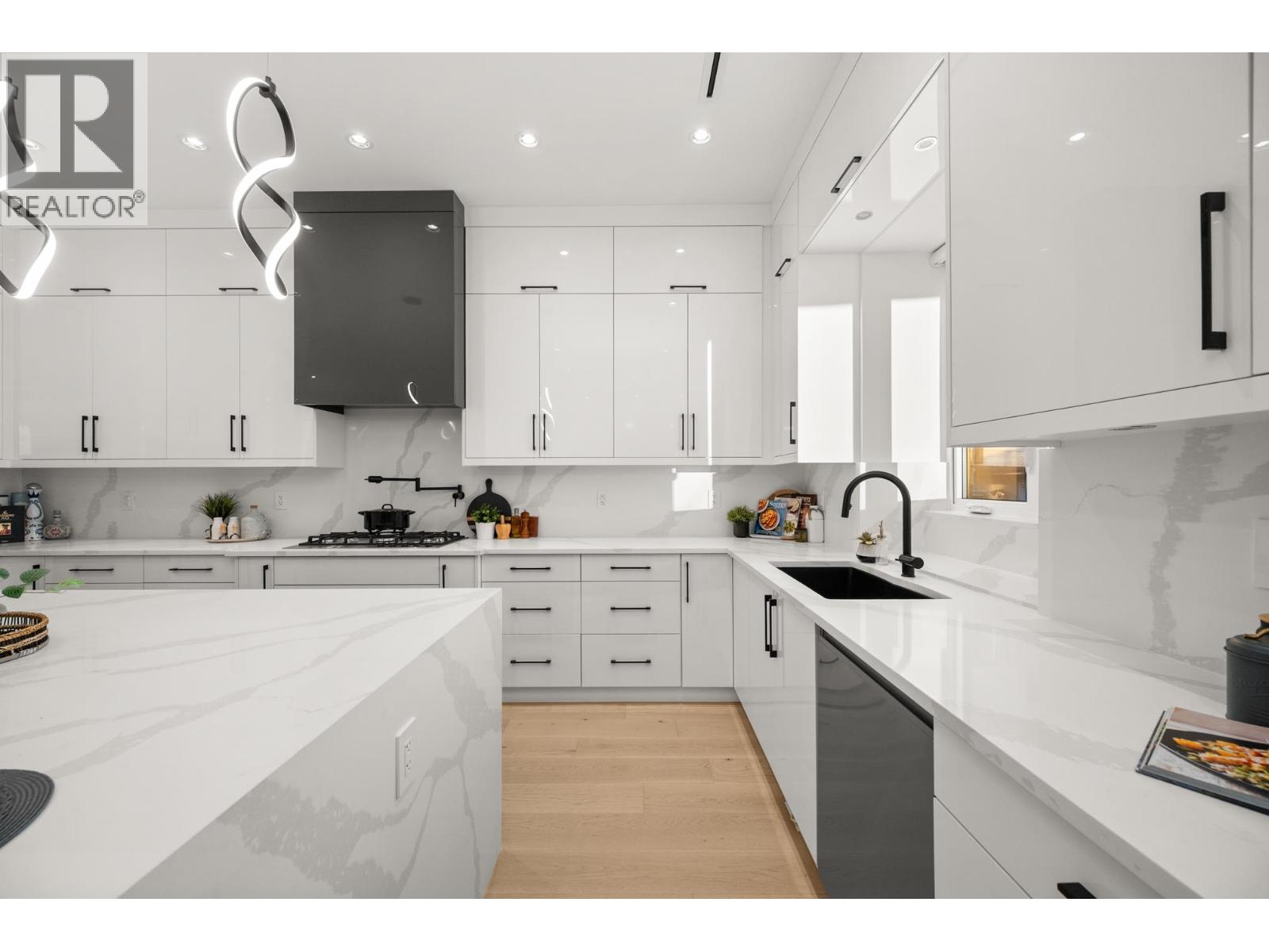 4346 Pender Street, Burnaby, British Columbia  V5C 2M6 - Photo 16 - R3082017