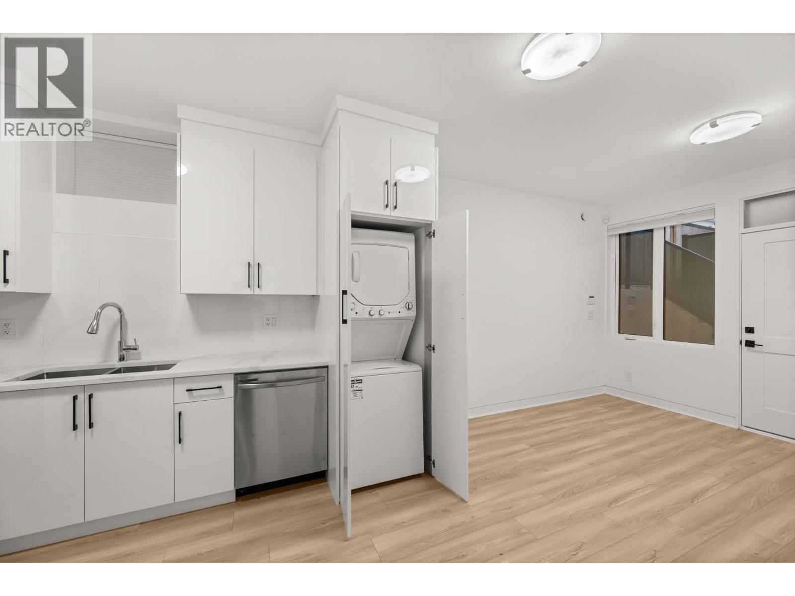 4346 Pender Street, Burnaby, British Columbia  V5C 2M6 - Photo 28 - R3082017