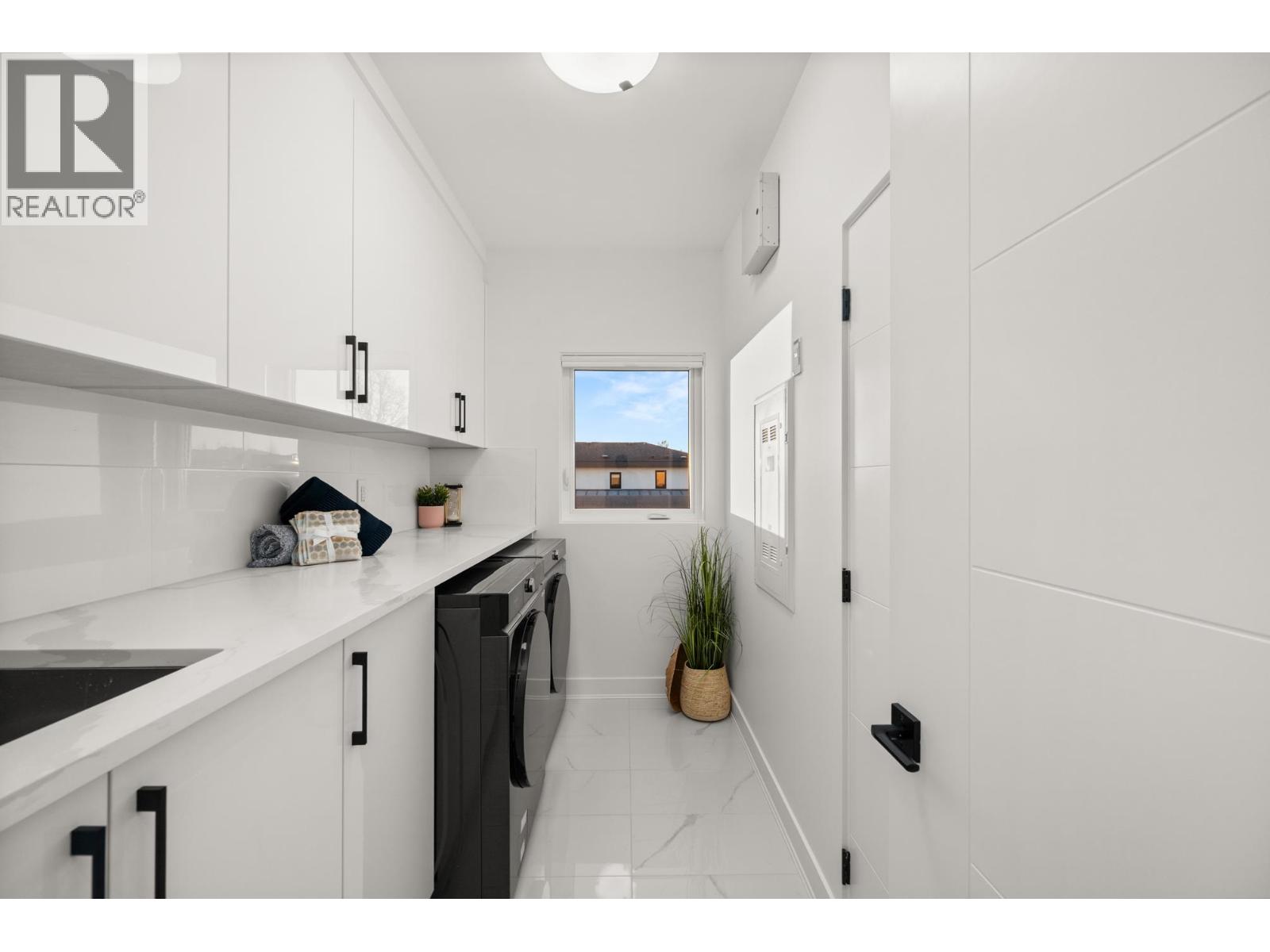 4346 Pender Street, Burnaby, British Columbia  V5C 2M6 - Photo 34 - R3082017