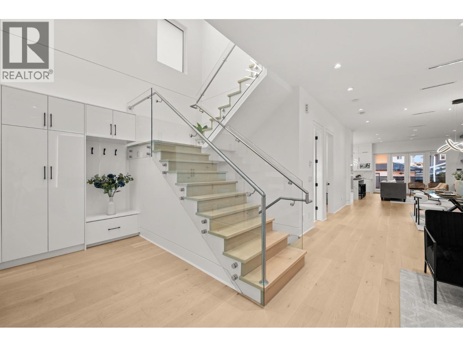 4346 Pender Street, Burnaby, British Columbia  V5C 2M6 - Photo 8 - R3082017