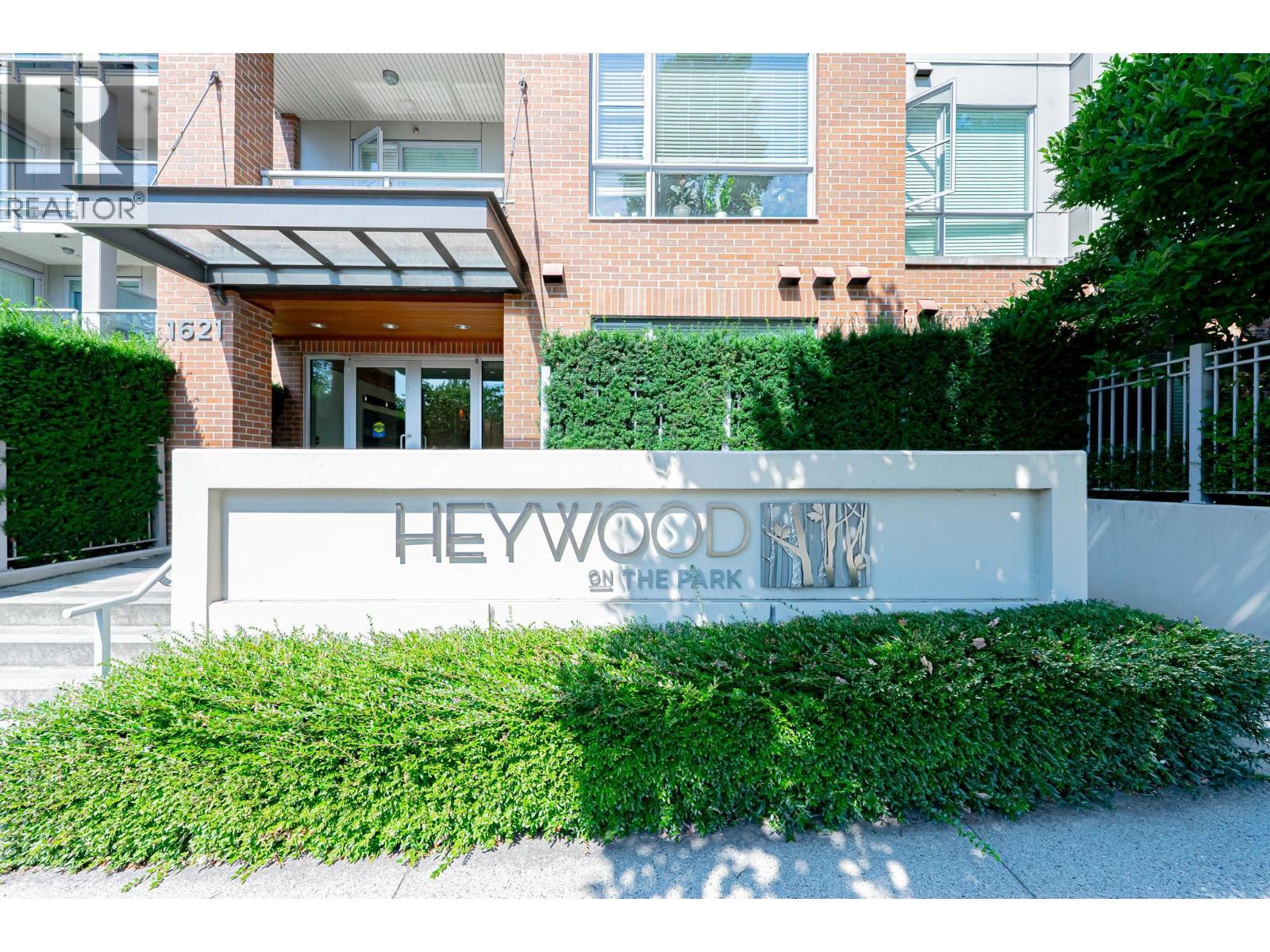 109 1621 Hamilton Avenue, North Vancouver, British Columbia  V7P 0B6 - Photo 1 - R3082034