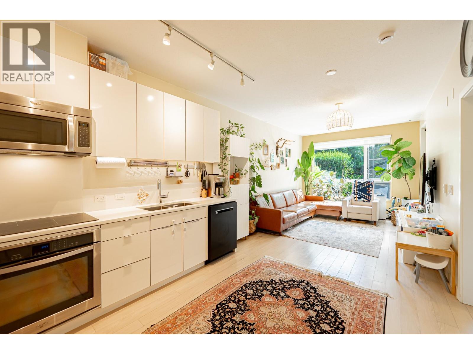 109 1621 Hamilton Avenue, North Vancouver, British Columbia  V7P 0B6 - Photo 2 - R3082034