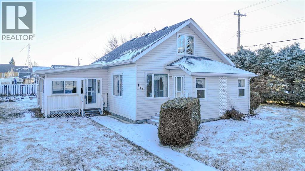 196 W 100 S, Raymond, Alberta  T0K 2S0 - Photo 2 - A2279930