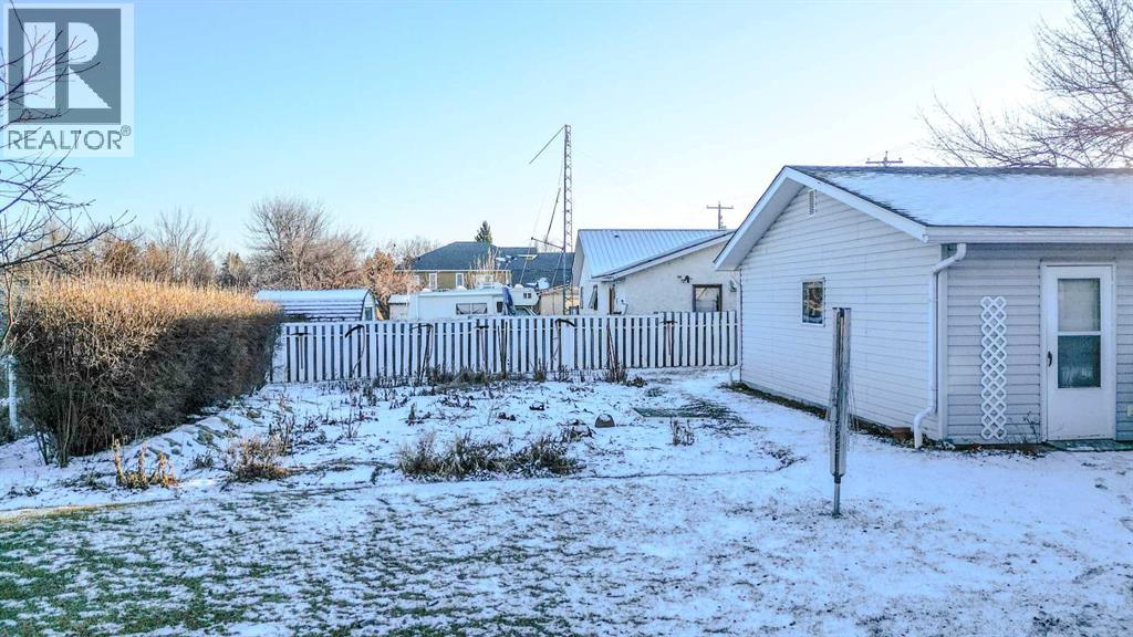 196 W 100 S, Raymond, Alberta  T0K 2S0 - Photo 4 - A2279930