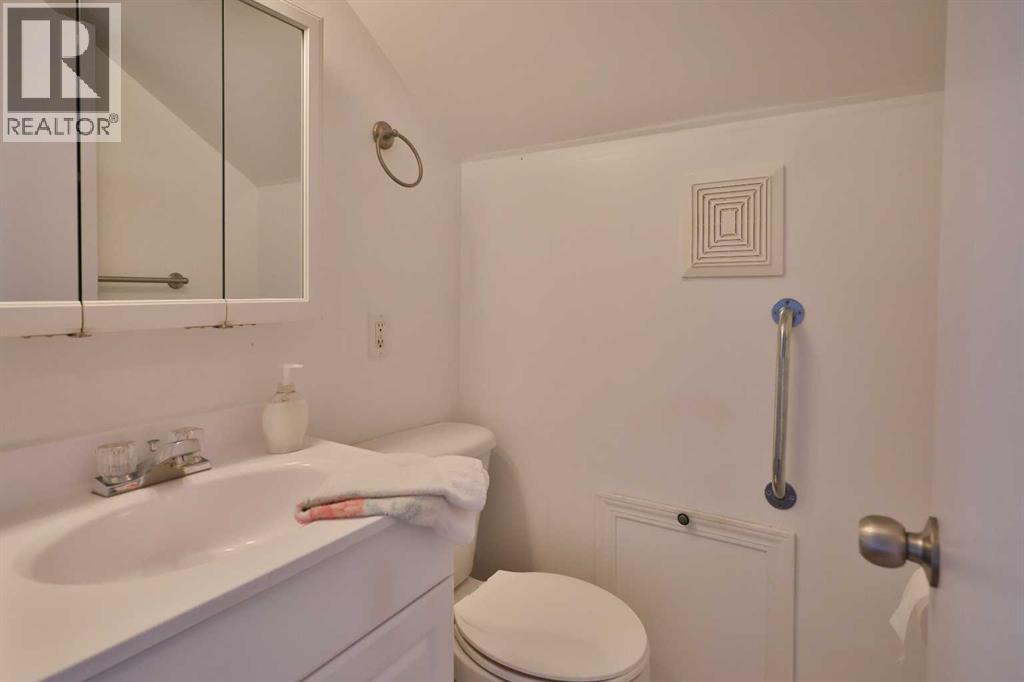 196 W 100 S, Raymond, Alberta  T0K 2S0 - Photo 23 - A2279930