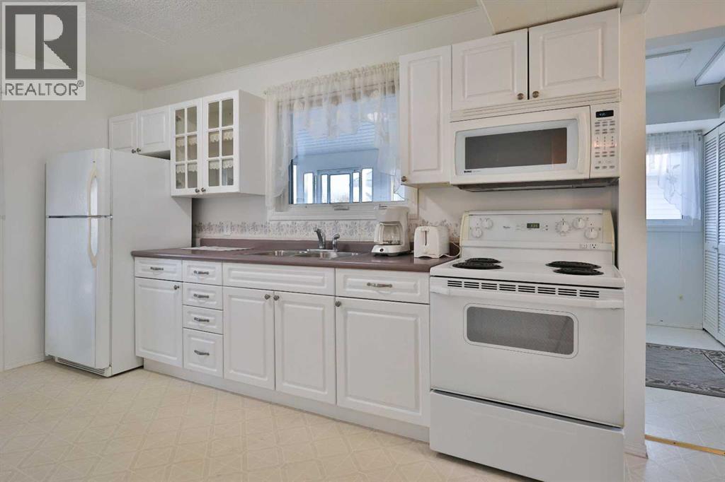 196 W 100 S, Raymond, Alberta  T0K 2S0 - Photo 11 - A2279930