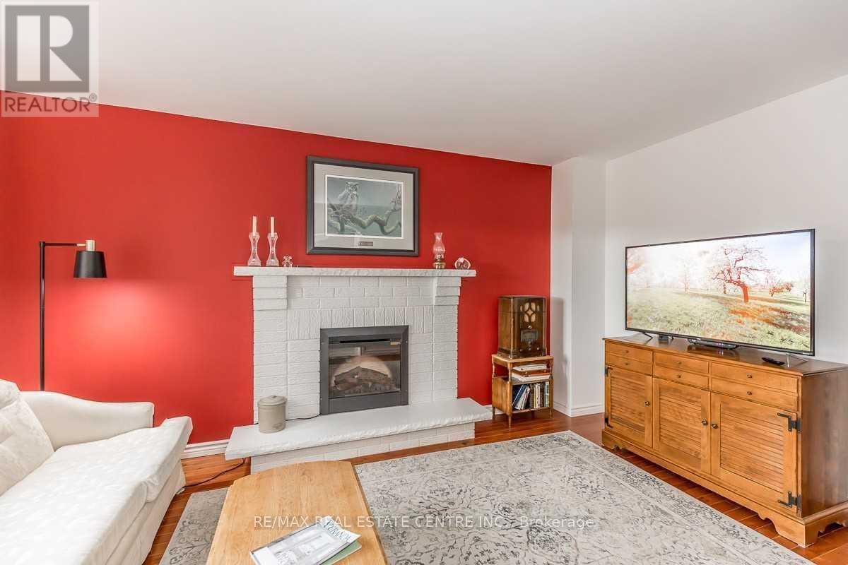 Upper - 39 Mcmillan Crescent, Barrie, Ontario  L4N 7H2 - Photo 10 - S12718970