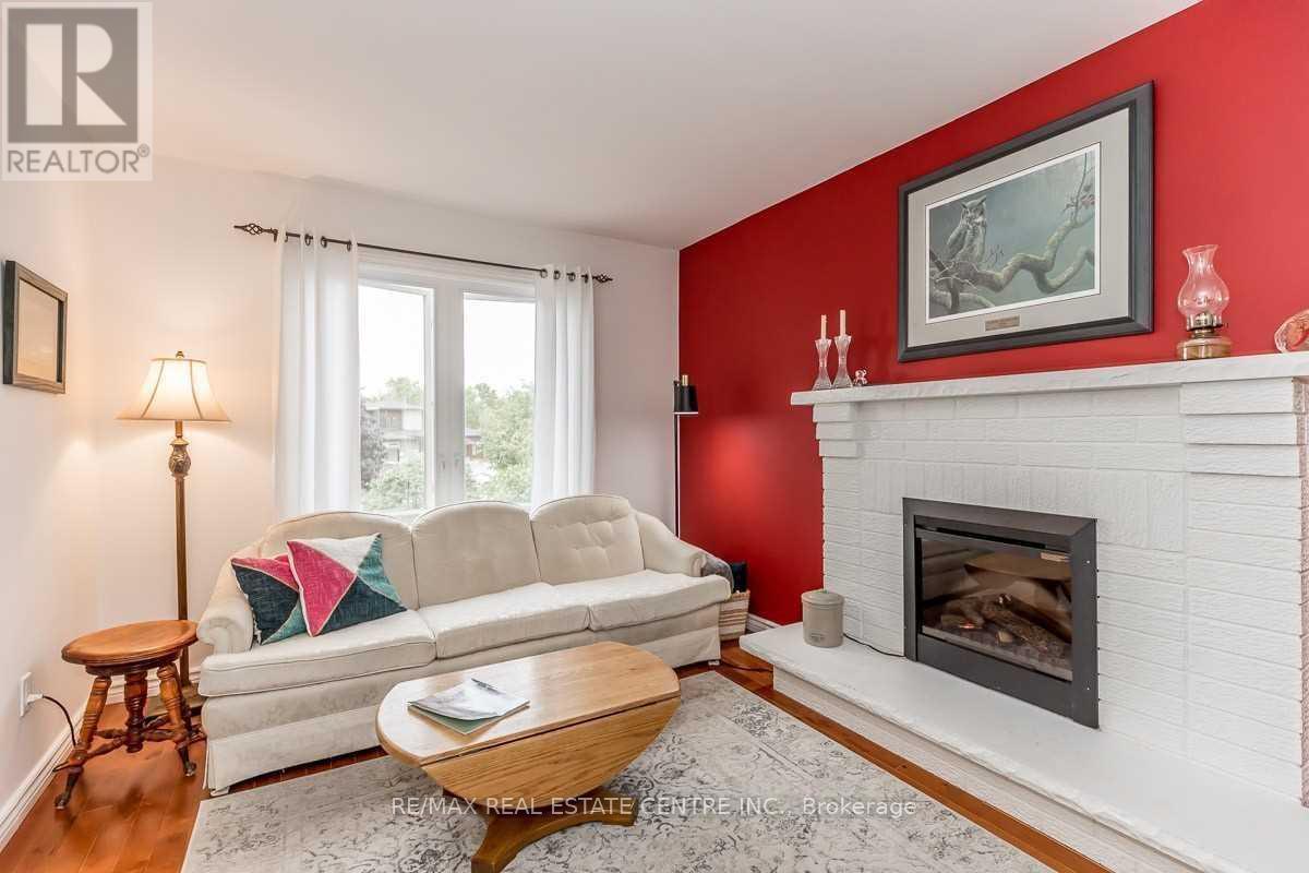 Upper - 39 Mcmillan Crescent, Barrie, Ontario  L4N 7H2 - Photo 11 - S12718970