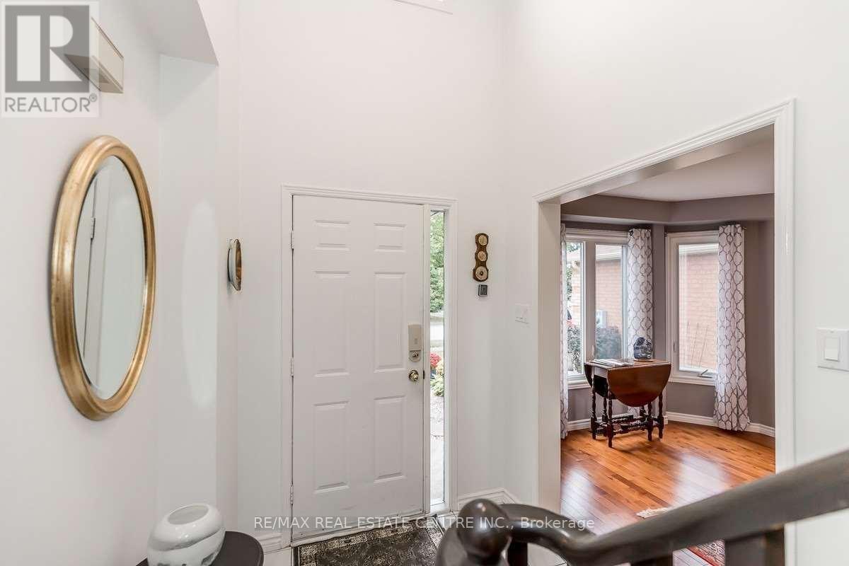 Upper - 39 Mcmillan Crescent, Barrie, Ontario  L4N 7H2 - Photo 2 - S12718970