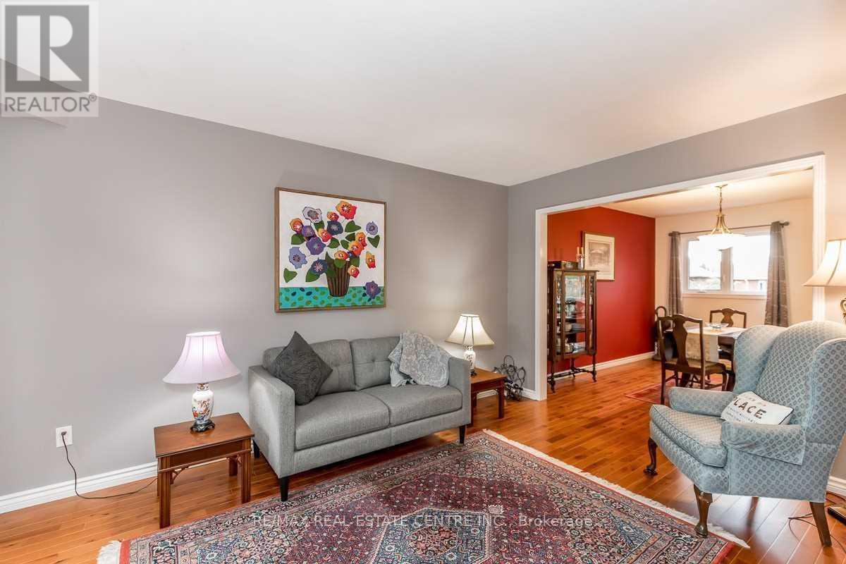 Upper - 39 Mcmillan Crescent, Barrie, Ontario  L4N 7H2 - Photo 5 - S12718970