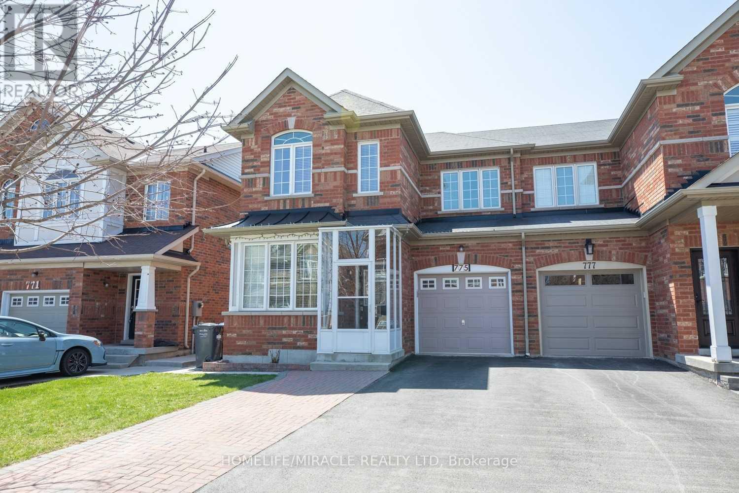 775 Millworks Crescent, Mississauga, Ontario  L5V 0B9 - Photo 2 - W12718956