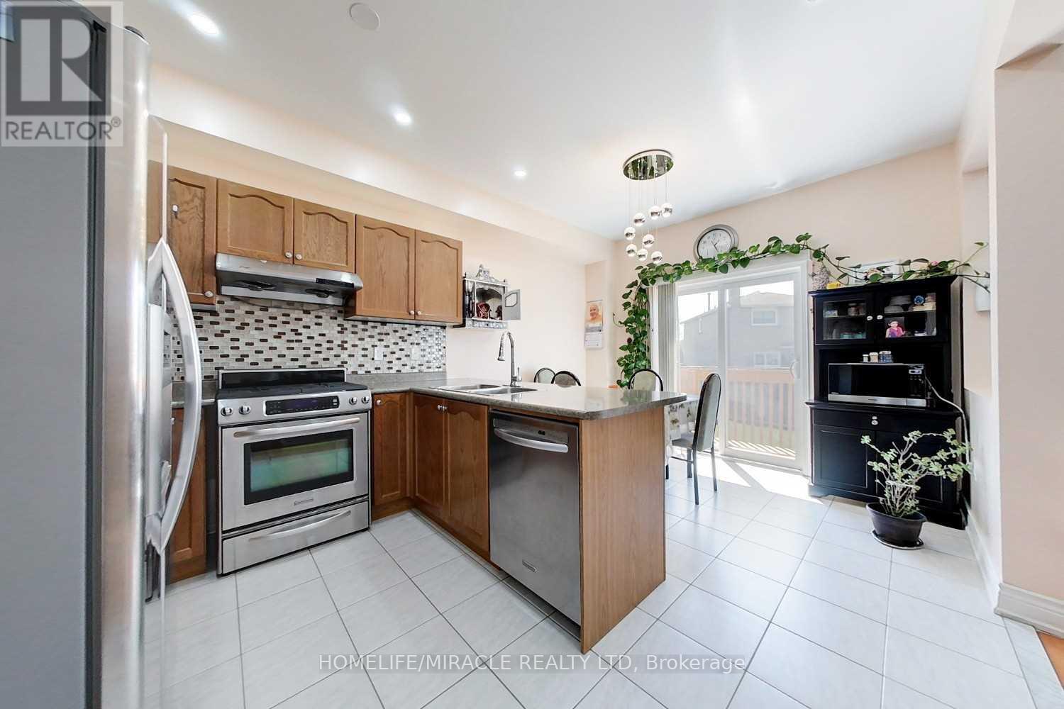 775 Millworks Crescent, Mississauga, Ontario  L5V 0B9 - Photo 5 - W12718956