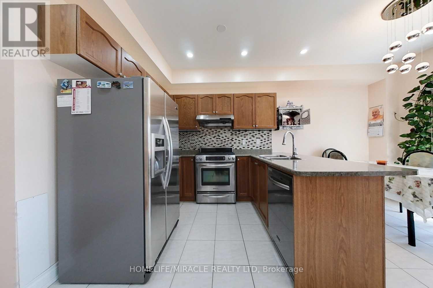 775 Millworks Crescent, Mississauga, Ontario  L5V 0B9 - Photo 6 - W12718956