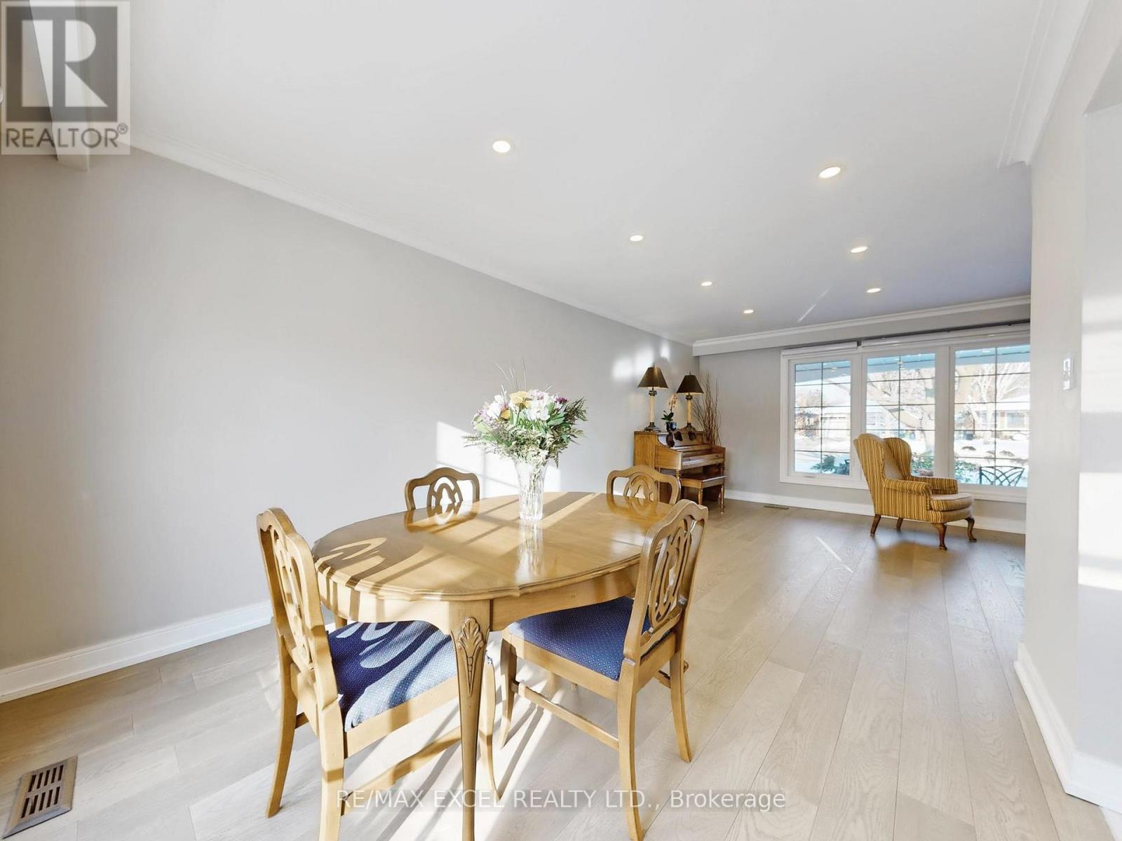 211 The Westway, Toronto, Ontario  M9R 1E9 - Photo 12 - W12718968