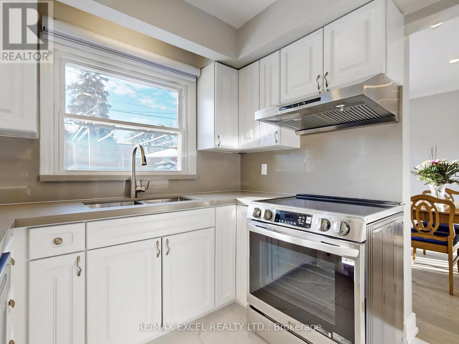211 The Westway, Toronto, Ontario  M9R 1E9 - Photo 13 - W12718968