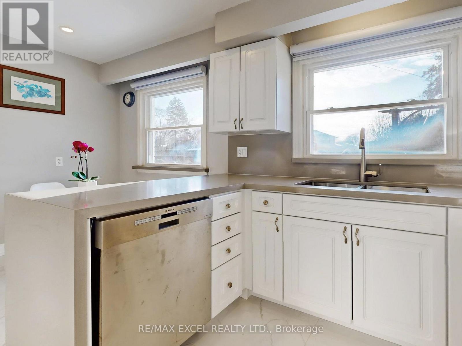 211 The Westway, Toronto, Ontario  M9R 1E9 - Photo 15 - W12718968